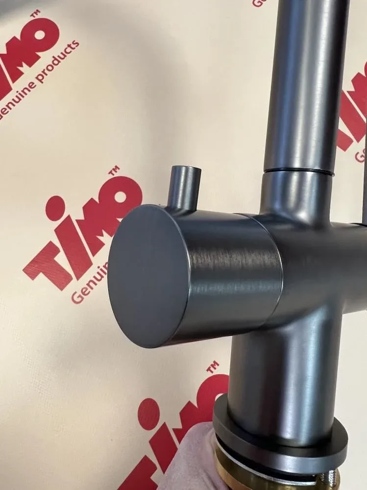 Смеситель Timo Saona 2356/18FL для кухни с подключением фильтра и выдвижной лейкой черное золото