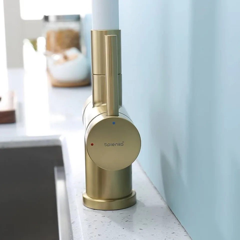 Смеситель Splenka S70.64.03 для кухни с гибким изливом и функцией подключения фильтра золотой сатин