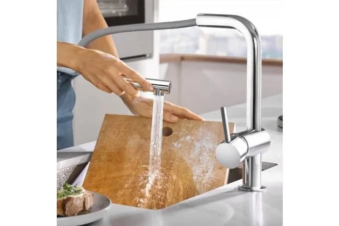 Смеситель Grohe Minta 30274000 для кухни выдвижной излив хром
