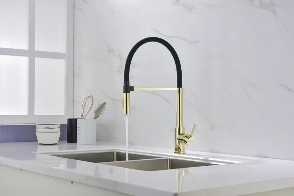 Смеситель Paulmark Halt Ha214021-G для кухни с гибким изливом золото