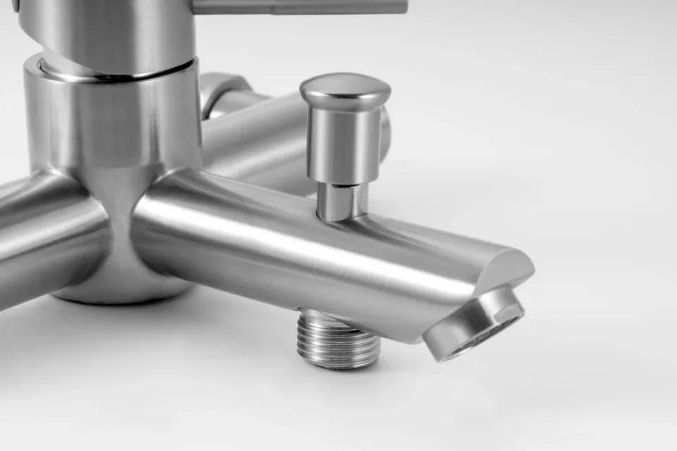 Смеситель Knotlor Течение/StreamLine SS-05 для ванны и душа с душевыми аксессуарами сатин