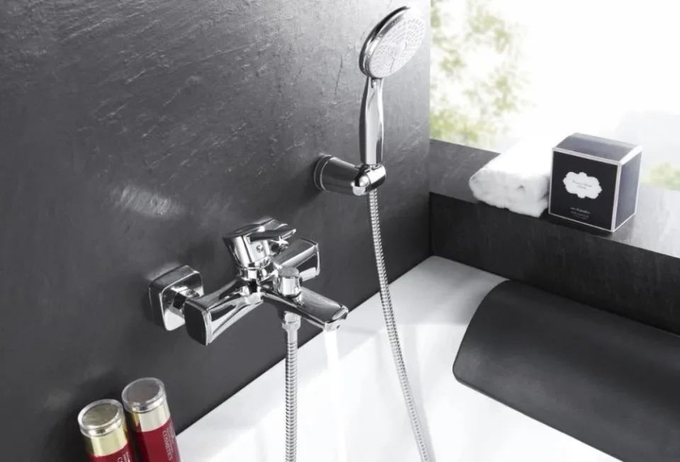 Смеситель Lemark Evitta LM0514C для ванны и душа хром