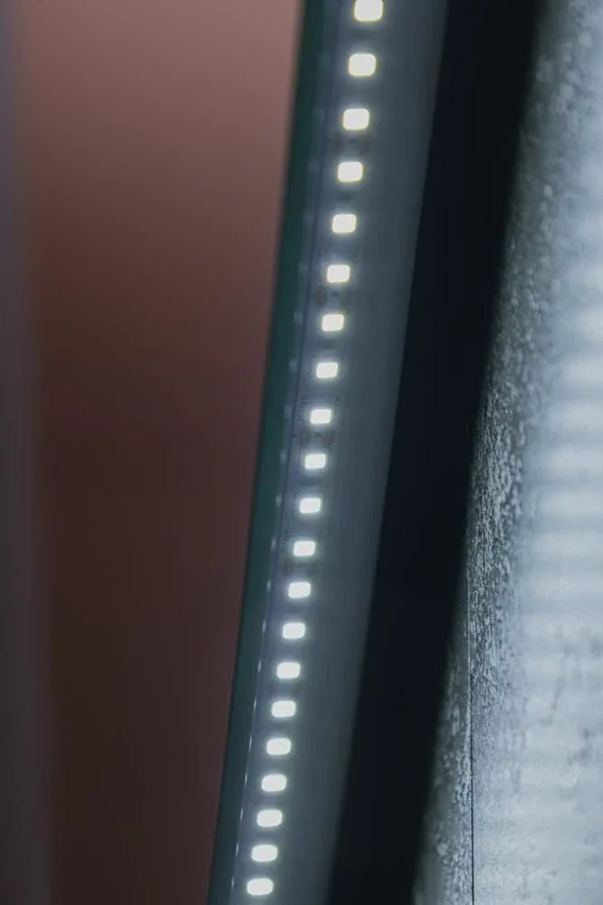 Зеркало Silver Mirrors Moby 70*67 с интерьерной Led-подсветкой, инфракрасный выключатель