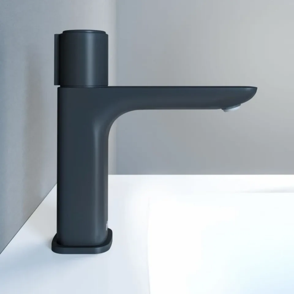 Смеситель Iddis Слайд (Slide) SLIBLBTi01 для раковины с кнопочным управлением Push Control черный матовый