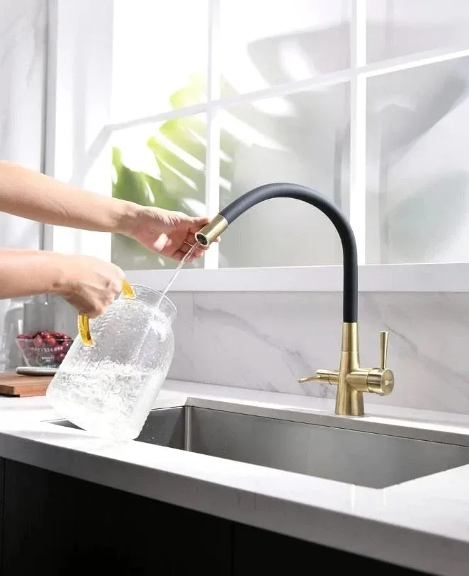 Смеситель Lemark Comfort LM3075B для кухни с функцией подключения фильтра и гибким изливом бронза/черный