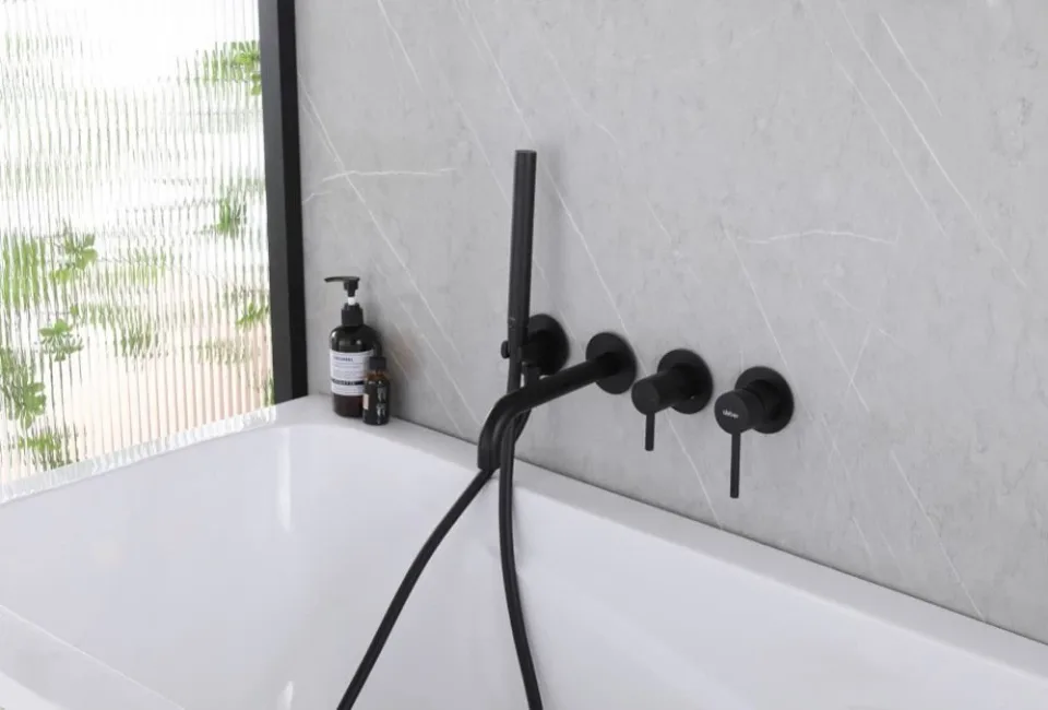 Смеситель ABBER Wasser Kreis AF8130B для ванны и душа скрытого монтажа, черный матовый