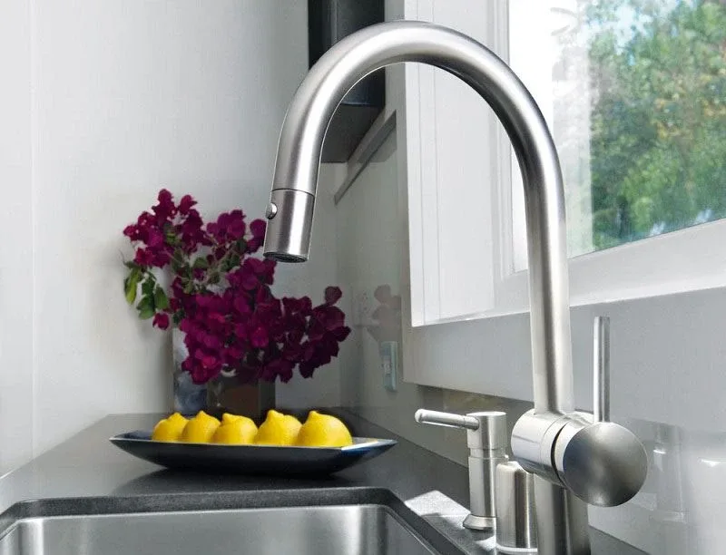 Смеситель Grohe Minta 32918000 для кухни выдвижной излив