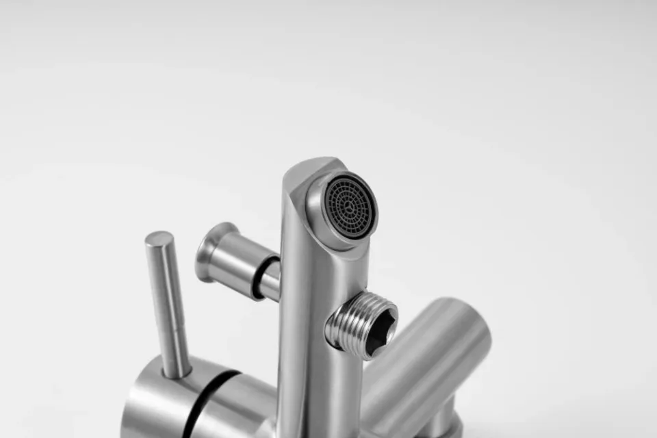 Смеситель Knotlor Течение/StreamLine SS-05 для ванны и душа с душевыми аксессуарами сатин