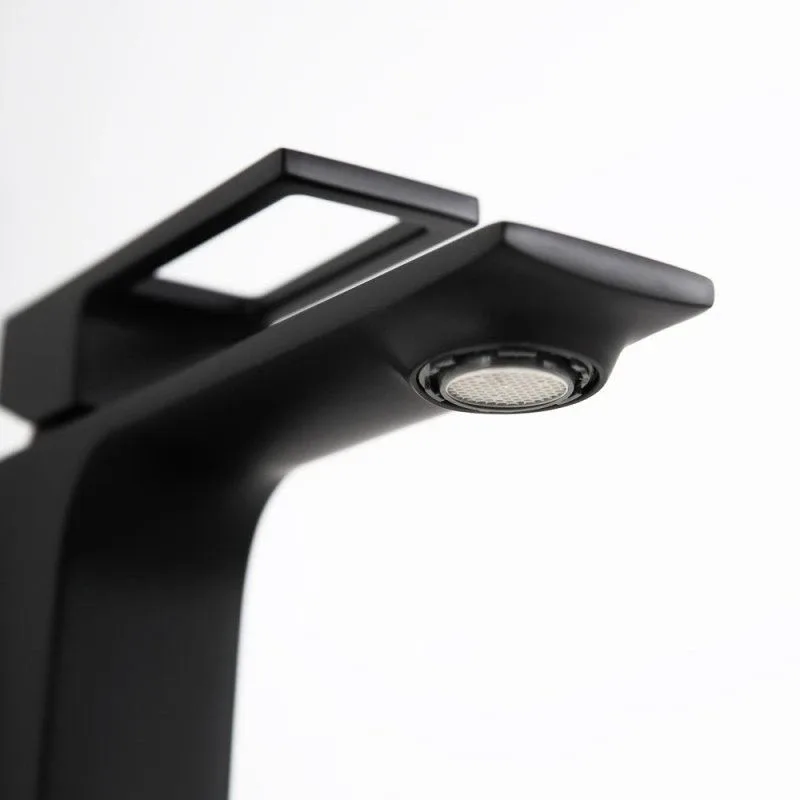 Смеситель BelBagno Луче (Luce) LUC-LVM-NERO для раковины,черный матовый