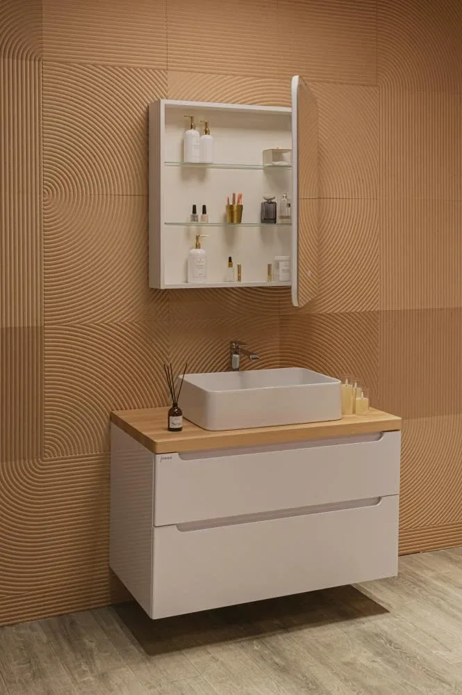 Зеркало-шкаф Silver Mirrors Фиджи 70*80 с Led-подсветкой, часами и антизапотеванием R