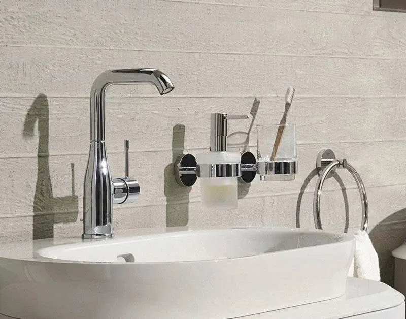 Смеситель Grohe Essence+ 32628001 для раковины хром