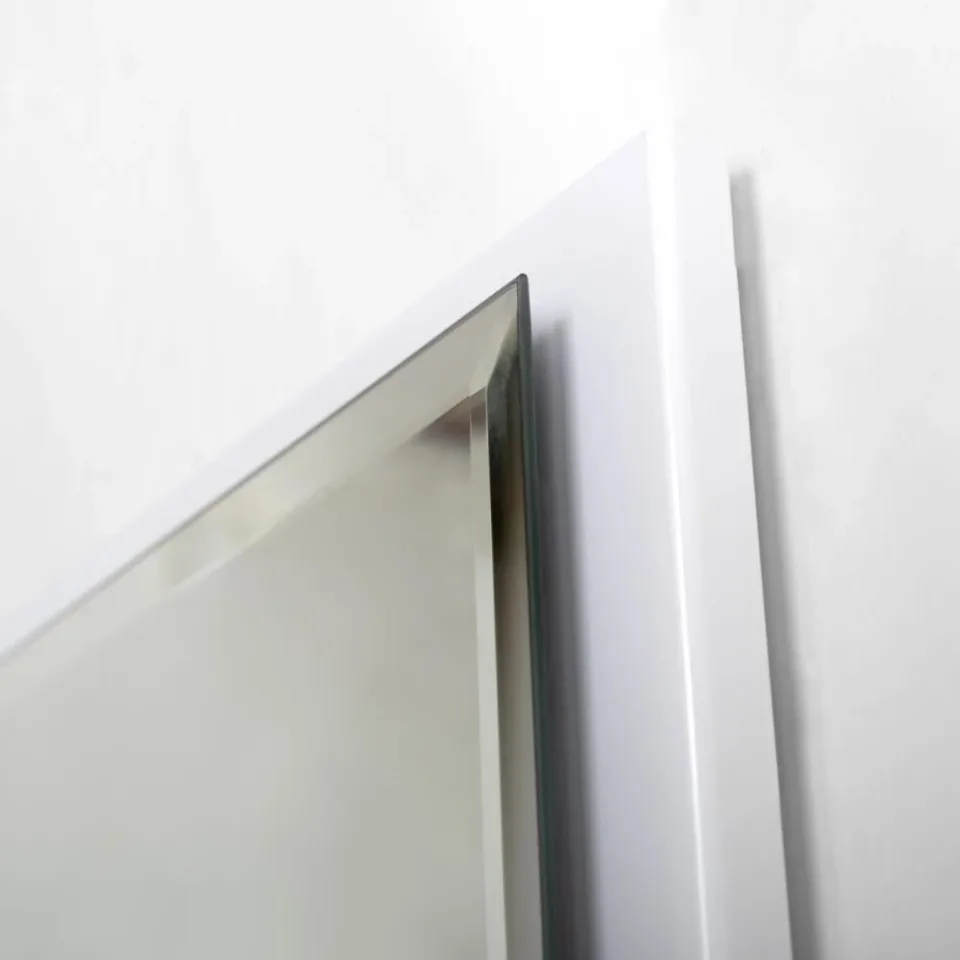 Зеркало Cezares Интерни (Interni) CZR-SPC-INT-800-900-LED-TCH-WARM-BL 80*90 с контурной подсветкой, сенсорным выключателем и подогревом белый глянцевый