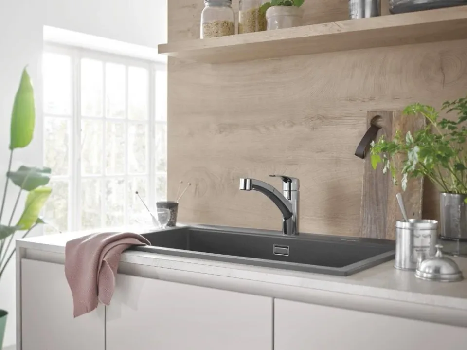 Смеситель Grohe Eurosmart 30305001 для кухни с выдвижным изливом хром