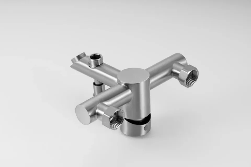 Смеситель Knotlor Течение/StreamLine SS-05 для ванны и душа с душевыми аксессуарами сатин