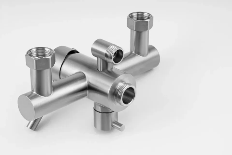 Смеситель Knotlor Течение/StreamLine SS-03 универсальный с душевыми аксессуарами сатин